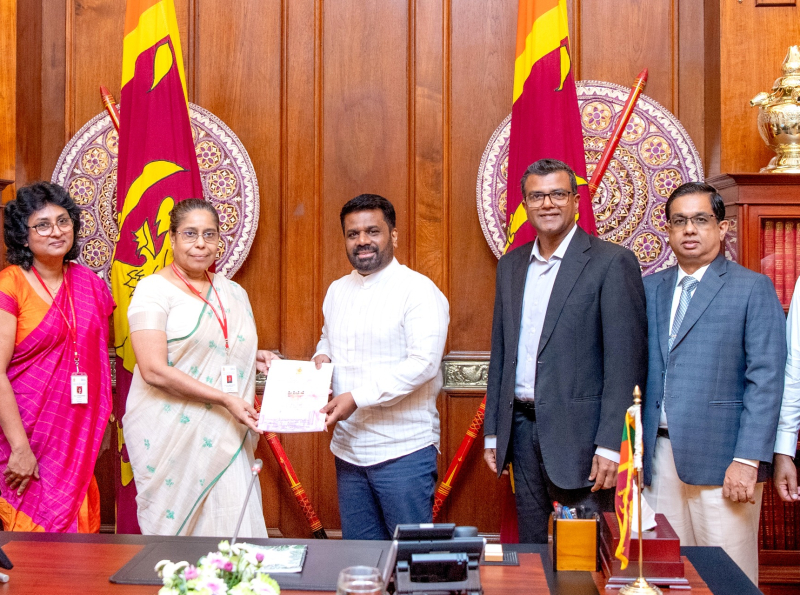 “குடிசன  மற்றும் வீட்டுவசதிகள் தொகைமதிப்பு 2024” அறிக்கை ஜனாதிபதியிடம் சமர்ப்பிக்கப்பட்டது
